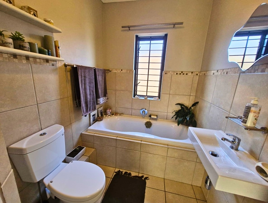 To Let 3 Bedroom Property for Rent in Langeberg Heights Western Cape